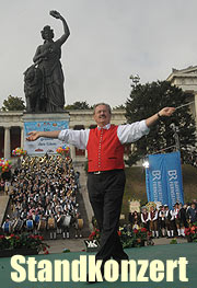 Standkonzert der Wiesnkapellen am Sontnag (Foto: Ingrid Grossmann)
